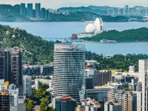 Crowne Plaza Zhuhai City Center by IHG - offers free one-way shuttle to Chimelong Ocean Kingdom